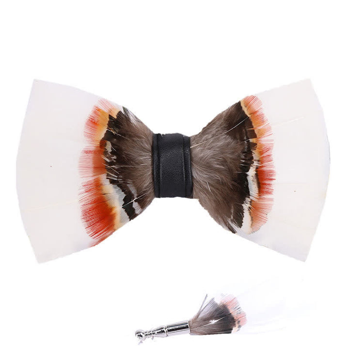 Elegante weiße Feder-Fliege mit Reversnadel