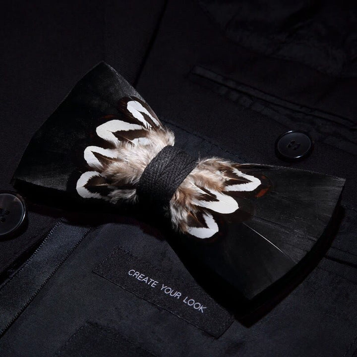 Schwarze und weiße Muster Federfliege mit Reversnadel