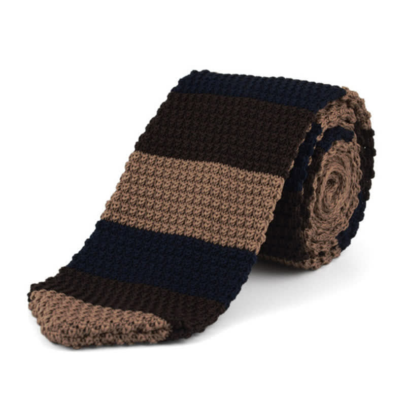 Männer gestrickte Krawatte mit horizontalen Streifen