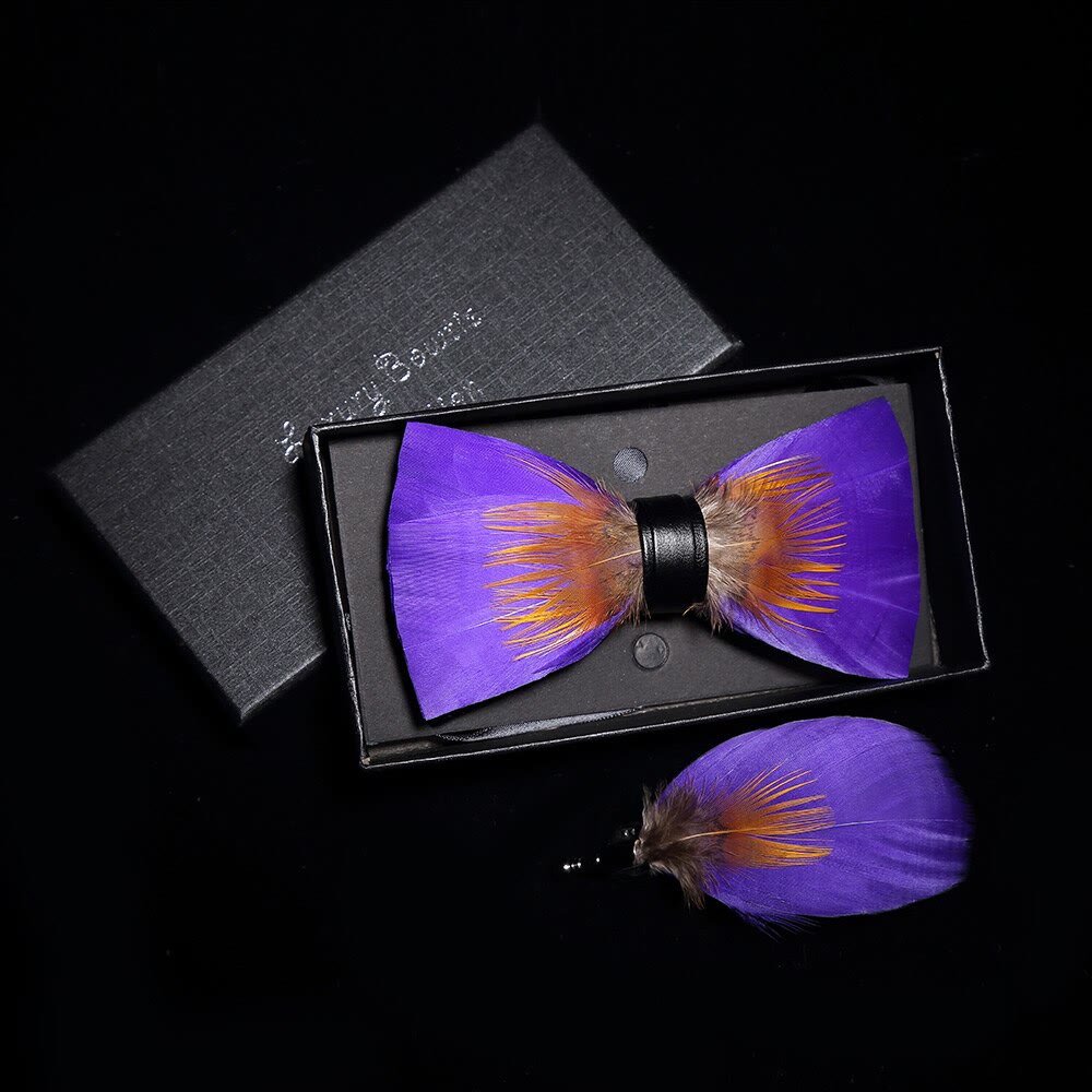 Lila & Orange verzierte Federfliege mit Reversnadel