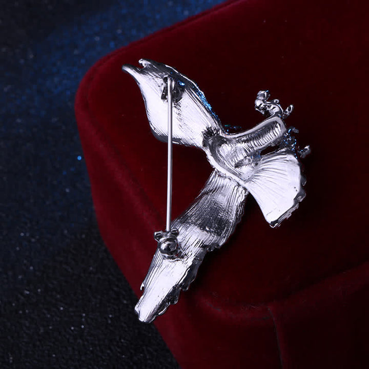 Bald Hawk Brosche für Männer mit grünem Auge