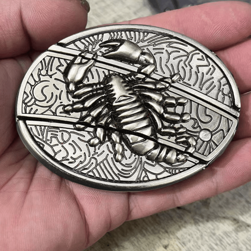 Herren-Ledergürtel Scorpion mit Klappmesser