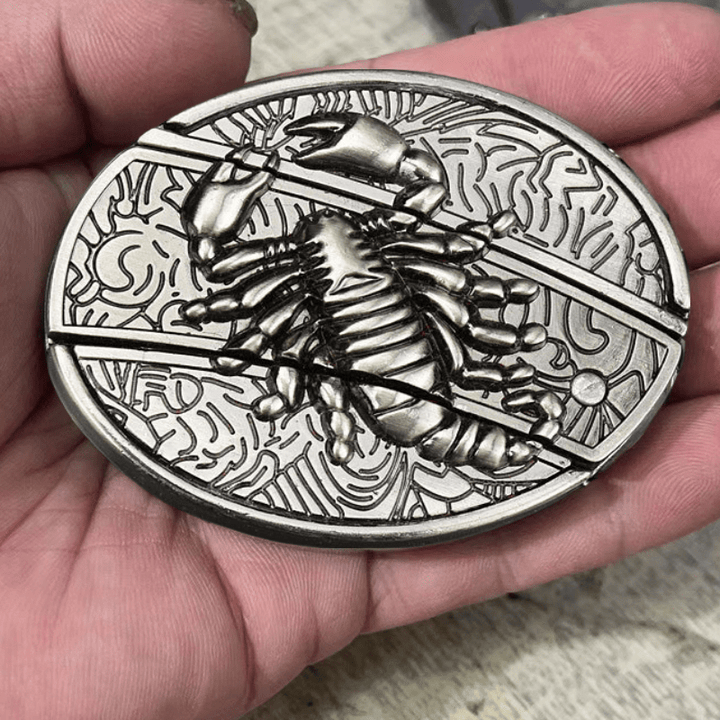 Herren-Ledergürtel Scorpion mit Klappmesser