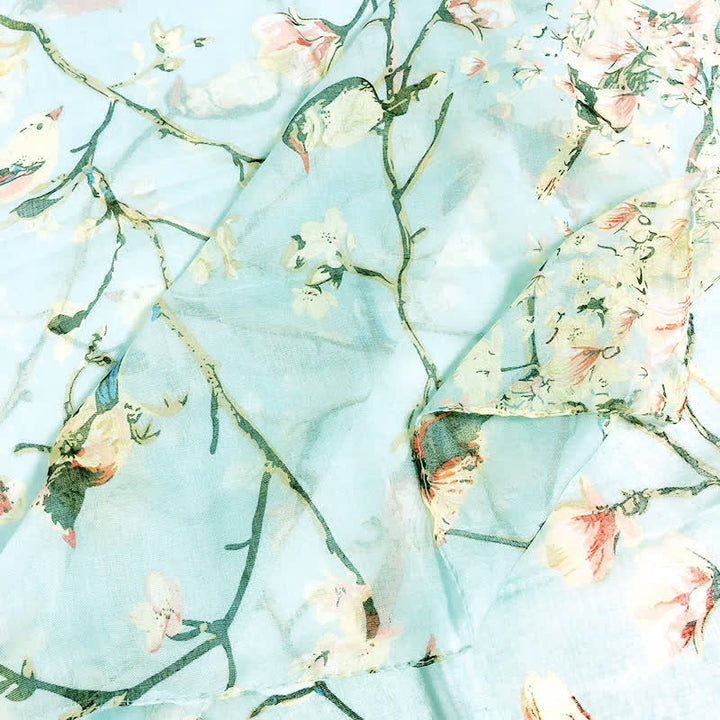 Leichter Schal mit blühenden Blumen und Vögeln für Frauen