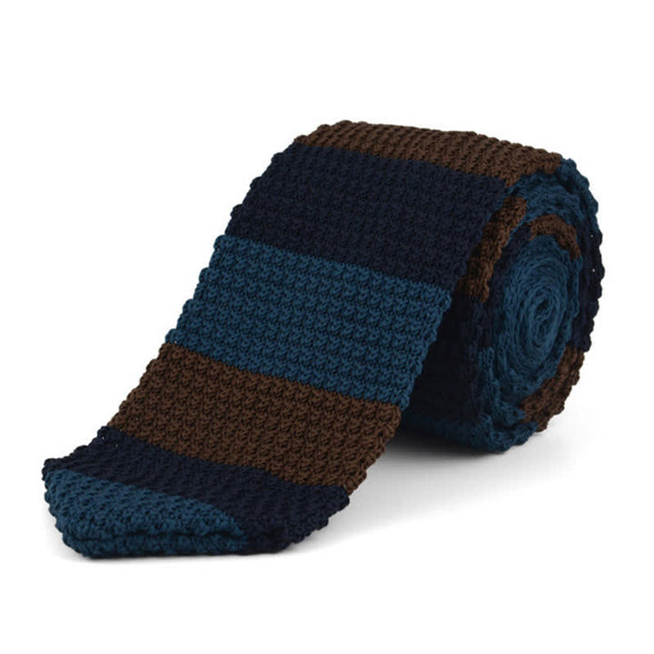 Männer gestrickte Krawatte mit horizontalen Streifen