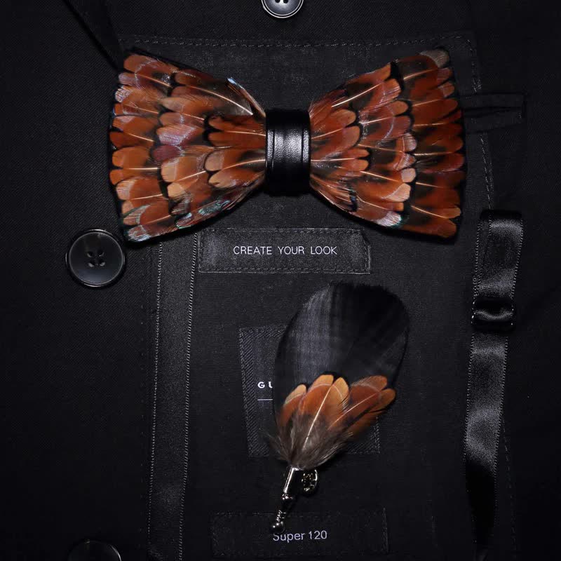 Braune & schwarze Feder-Fliege mit Reversnadel