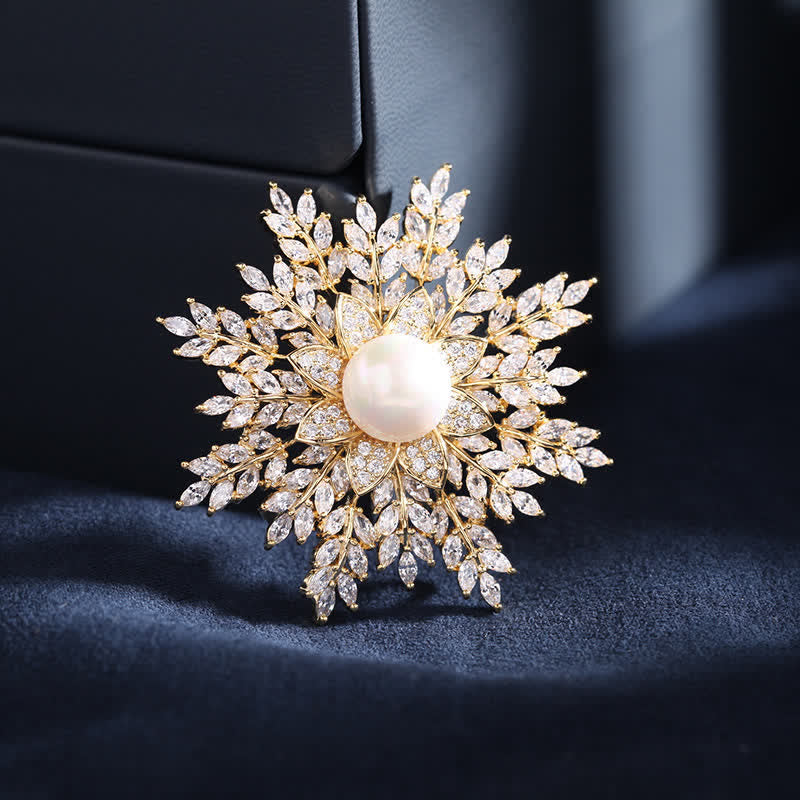 Schneeflocken-Perlenblumenbrosche für Frauen