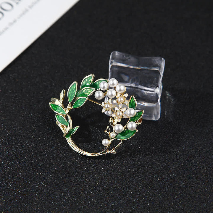 Frauen Gardenie Blütenkranz Brosche