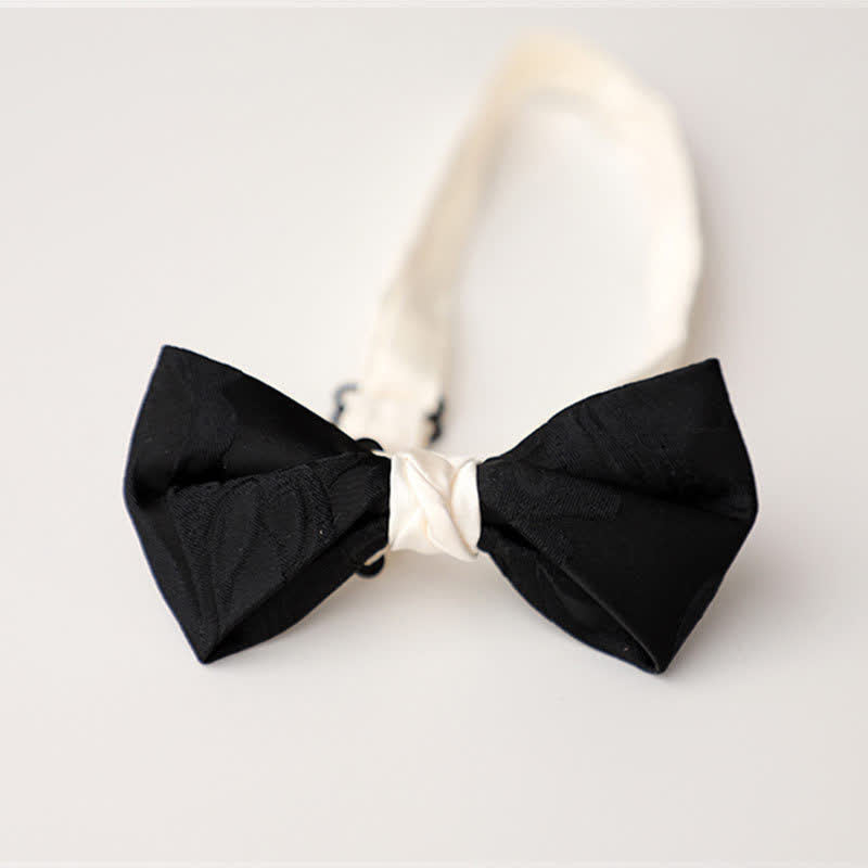 Elegante schwarze Fliege für Männer mit weißer Kombination