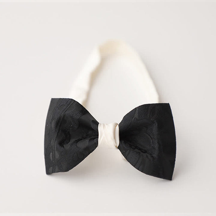 Elegante schwarze Fliege für Männer mit weißer Kombination