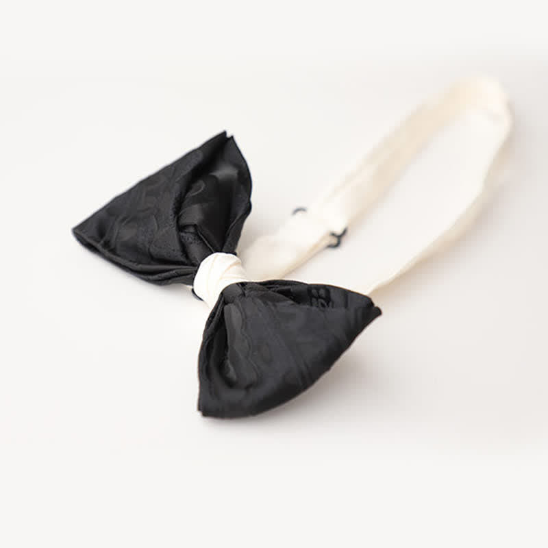 Elegante schwarze Fliege für Männer mit weißer Kombination