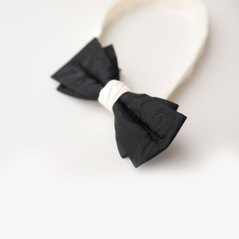 Elegante schwarze Fliege für Männer mit weißer Kombination
