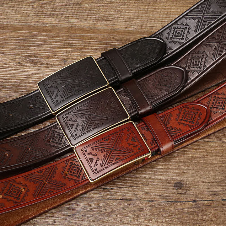 Herrengürtel mit quadratischer Schnalle und Gravuren im Totem-Muster aus Leder