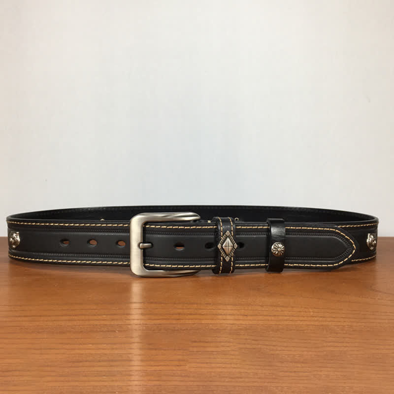 Einzigartiger Nietengürtel aus Leder mit Tigerform