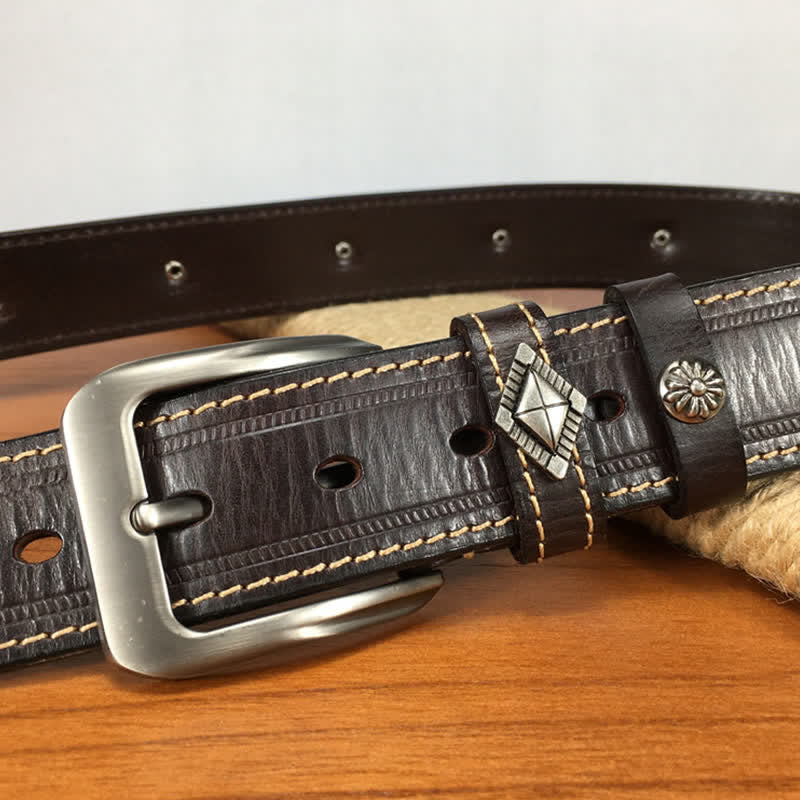 Einzigartiger Nietengürtel aus Leder mit Tigerform