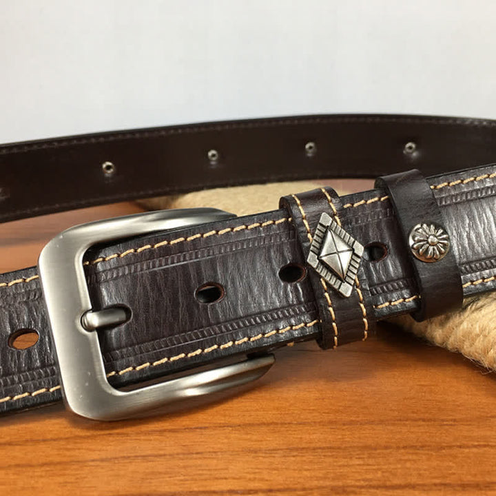 Einzigartiger Nietengürtel aus Leder mit Tigerform