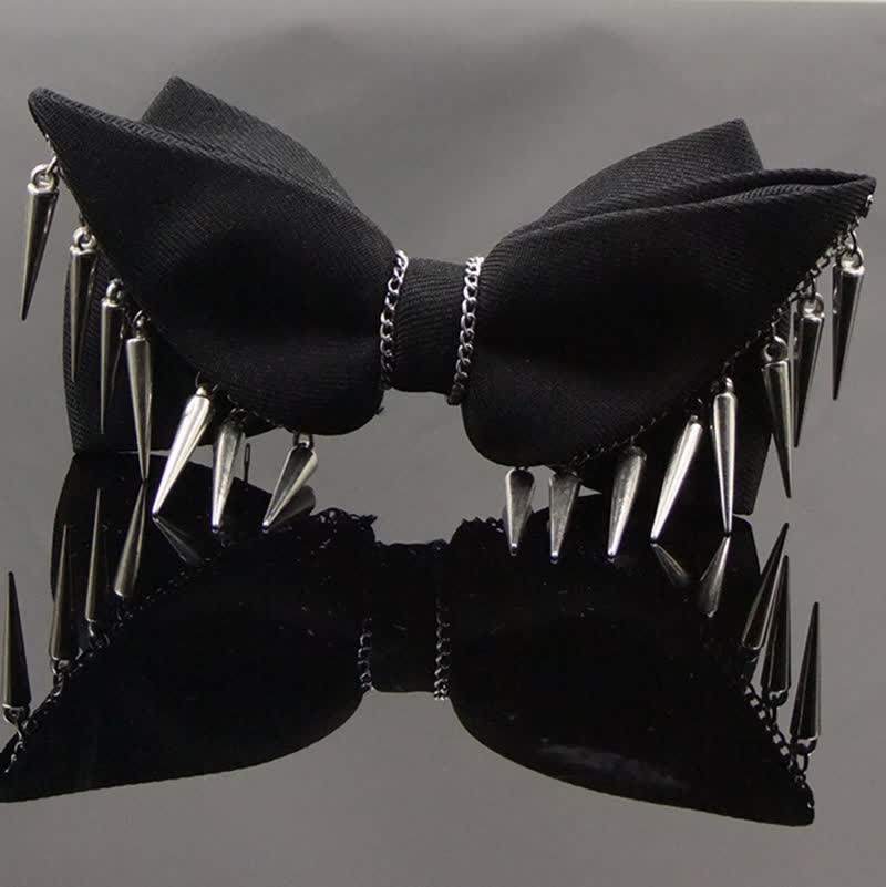 Herren-Fliege im Punk-Stil mit Nietenkette und Quasten