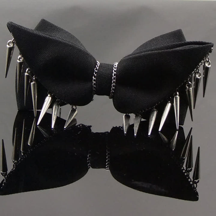 Herren-Fliege im Punk-Stil mit Nietenkette und Quasten