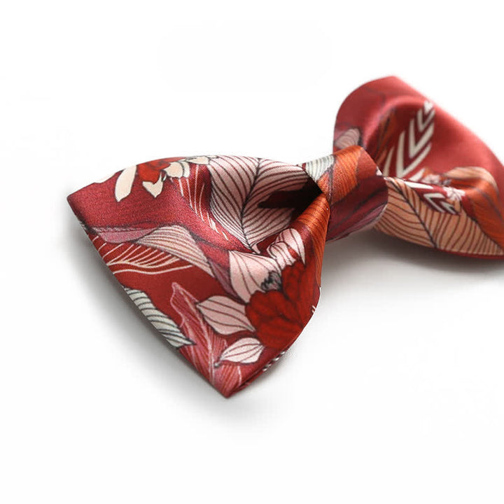 Herrenhochzeitsfliege mit rotem Blumenmuster