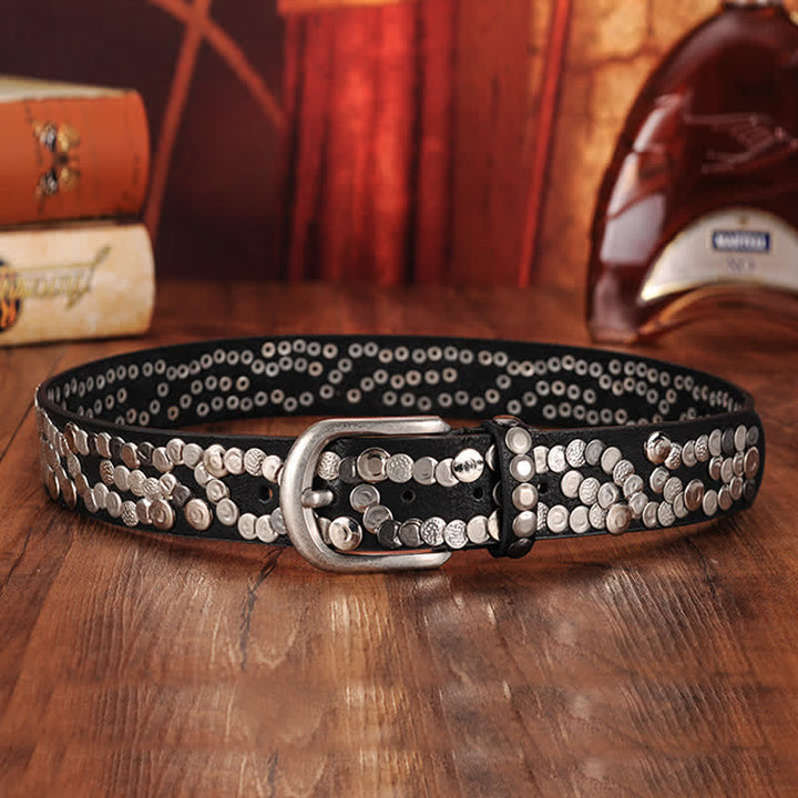 Damenstilvolles Lederarmband mit Metallplättchennieten
