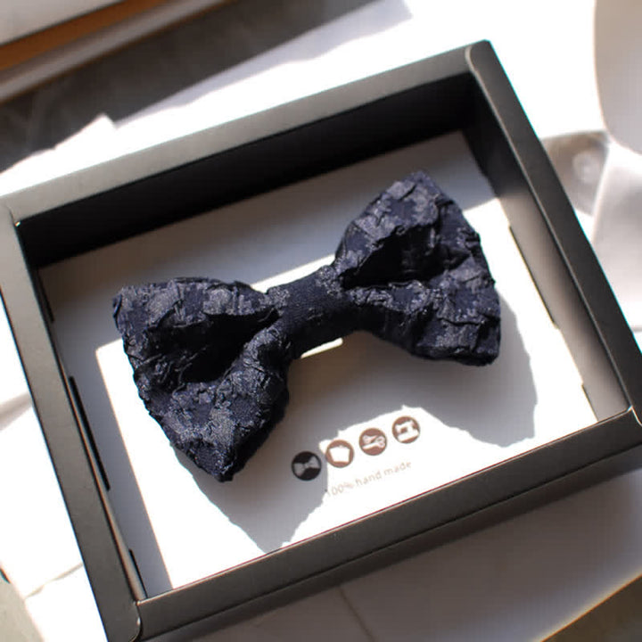Elegante schwarze Jacquard-Blumenfliege für Herren