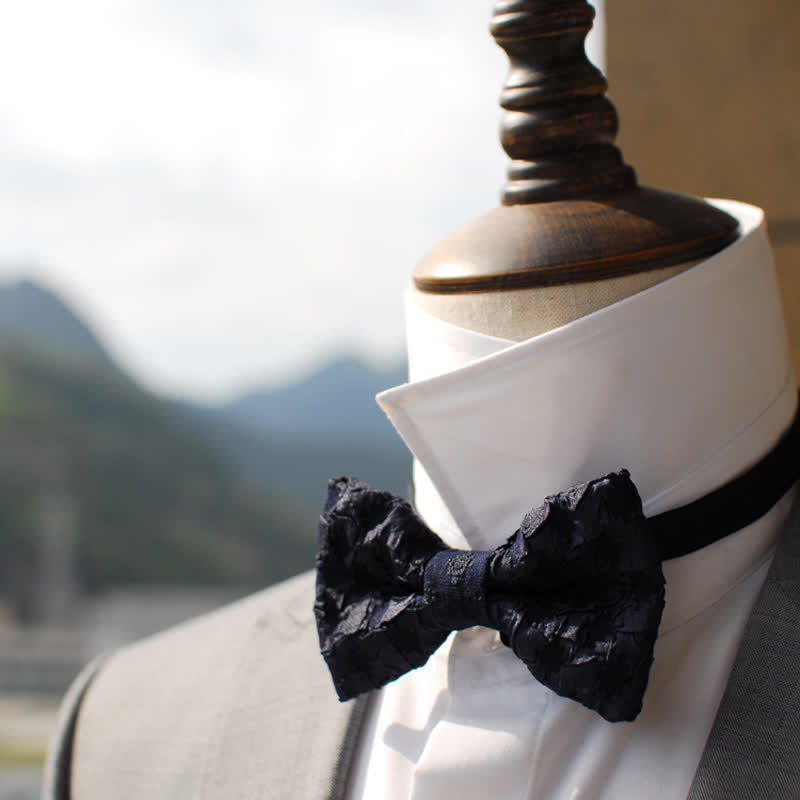 Elegante schwarze Jacquard-Blumenfliege für Herren