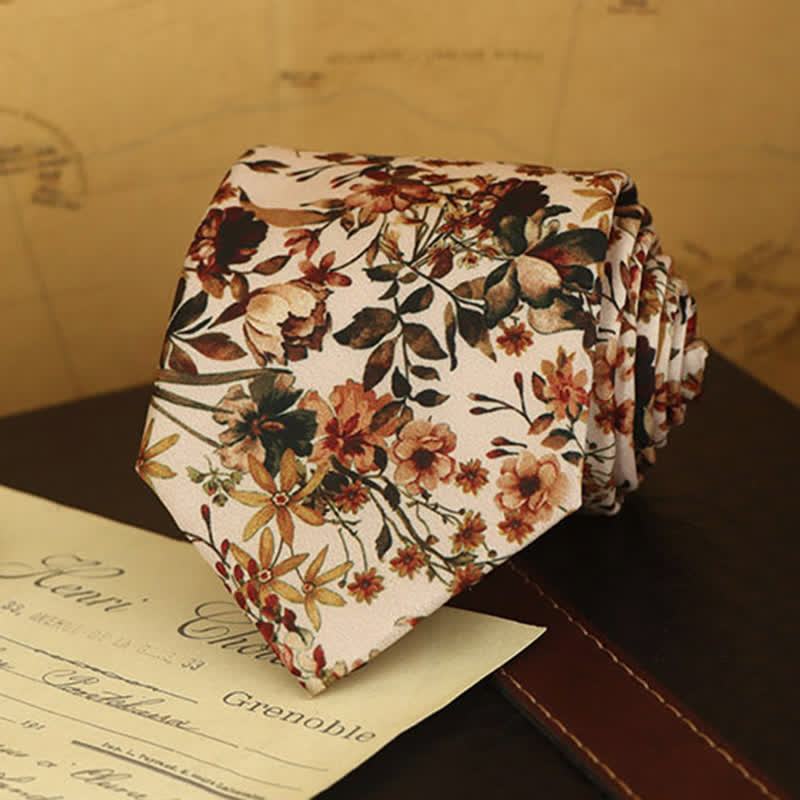 Formelles Herrenhemd mit Blumenmuster und Krawatte