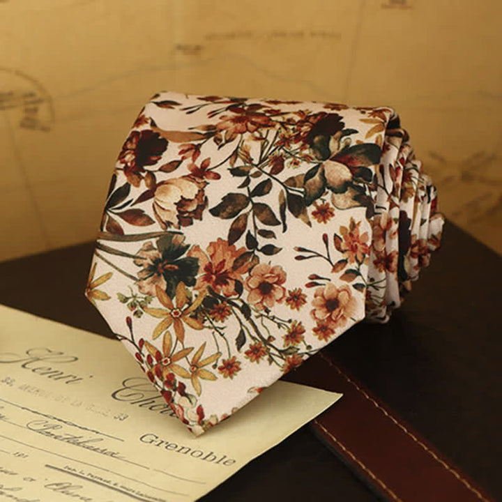 Formelles Herrenhemd mit Blumenmuster und Krawatte