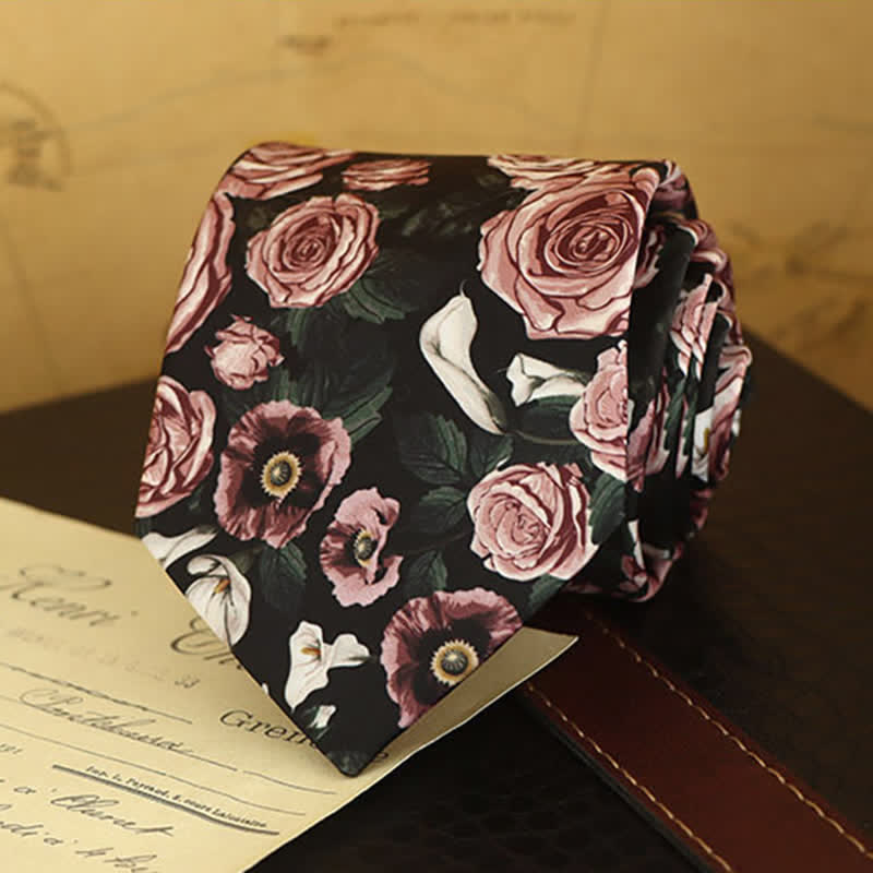 Formelles Herrenhemd mit Blumenmuster und Krawatte
