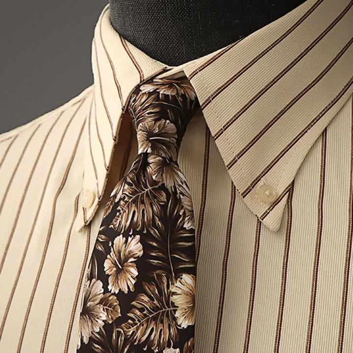 Formelles Herrenhemd mit Blumenmuster und Krawatte