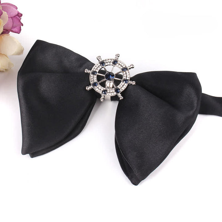 Schwarze Herrenfliege mit Strass-Schmetterling im Oversized Pointed-Design