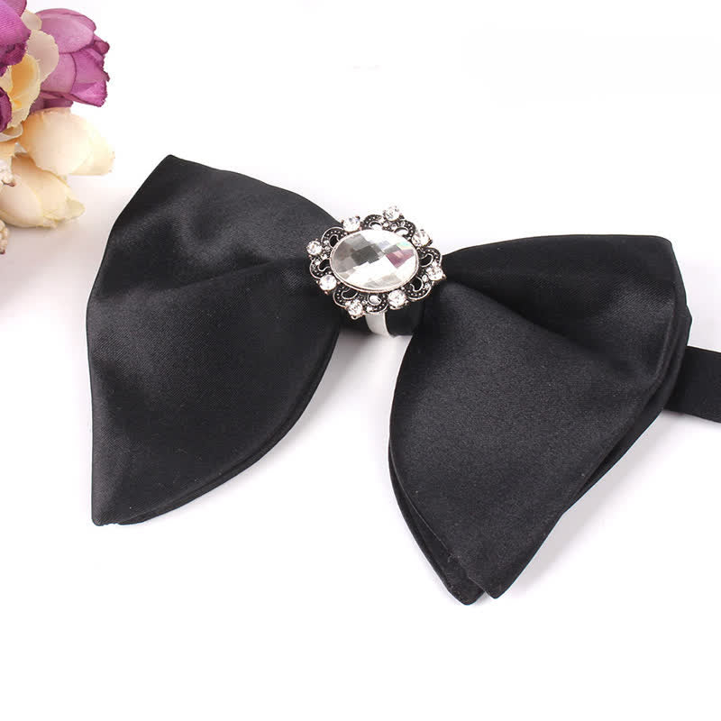 Schwarze Herrenfliege mit Strass-Schmetterling im Oversized Pointed-Design
