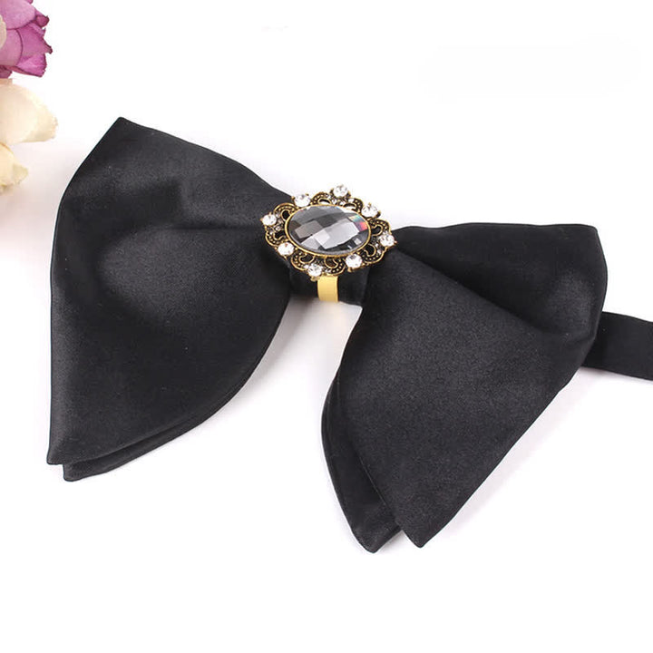 Schwarze Herrenfliege mit Strass-Schmetterling im Oversized Pointed-Design