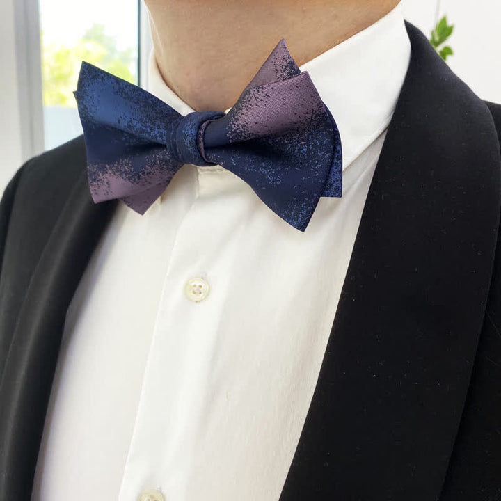 Traumhafte blaue & lila Hochzeitsfliege für Herren