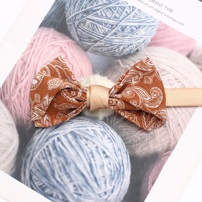 Herrenfliege mit orangefarbenem Paisley-Blumenmuster