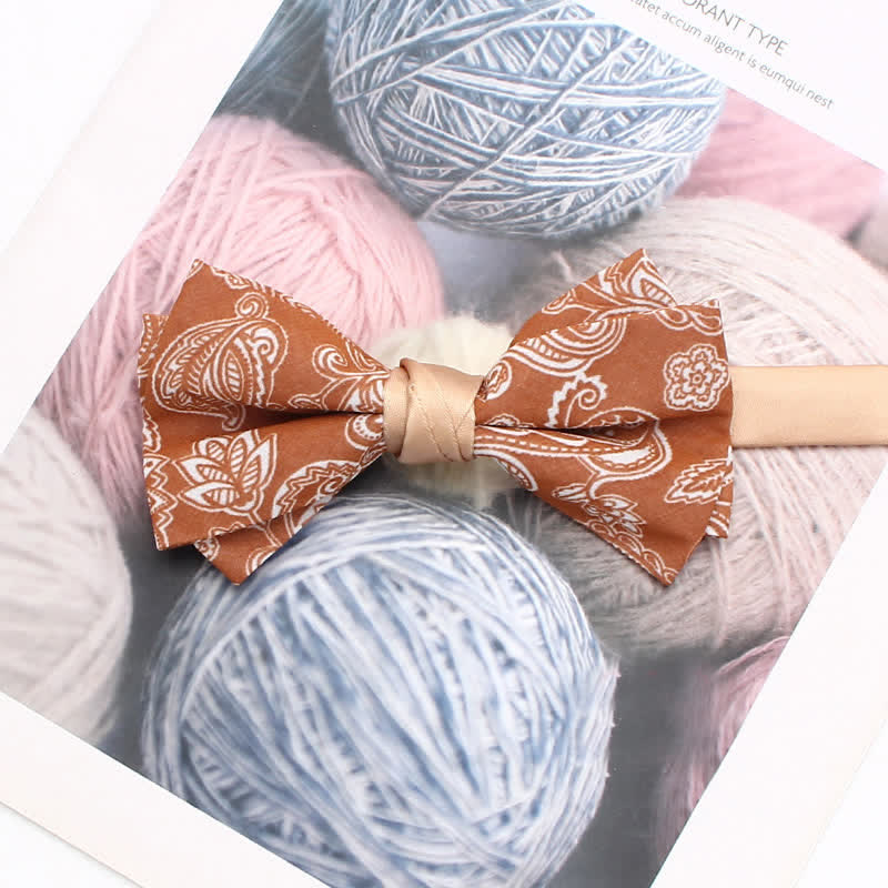 Herrenfliege mit orangefarbenem Paisley-Blumenmuster