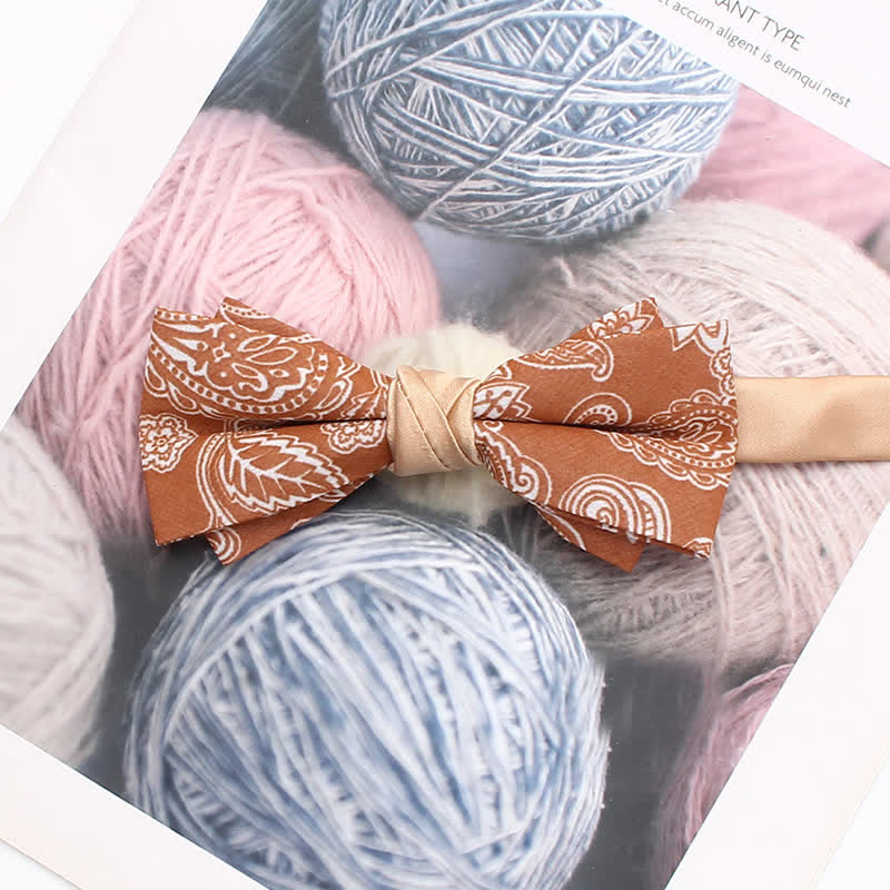 Herrenfliege mit orangefarbenem Paisley-Blumenmuster