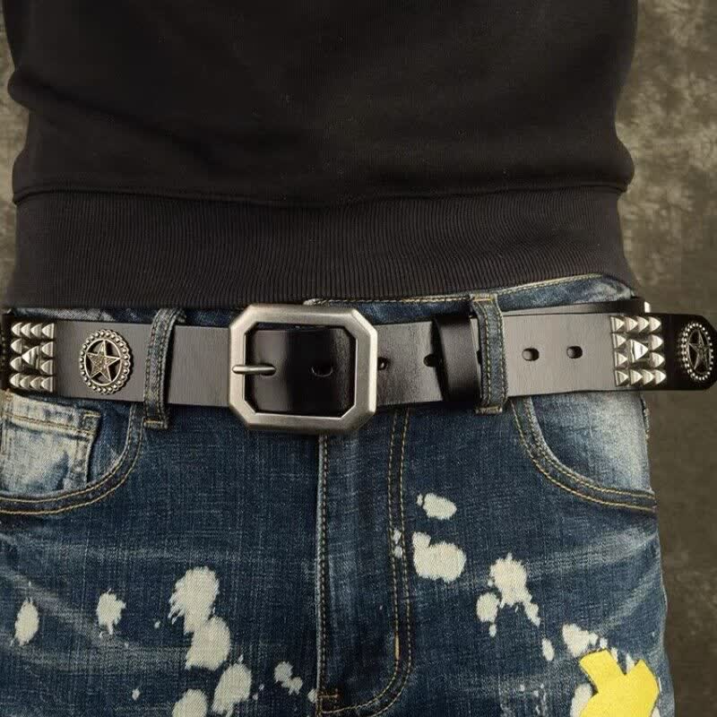 Metall-Sternnieten besetzter Punk-Biker-Ledergürtel