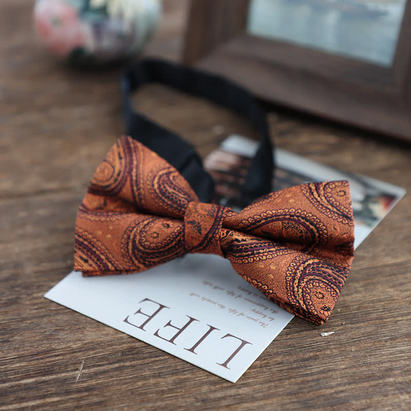 Jacquard-Fliege mit Paisleymuster in leuchtenden Farben für Herren