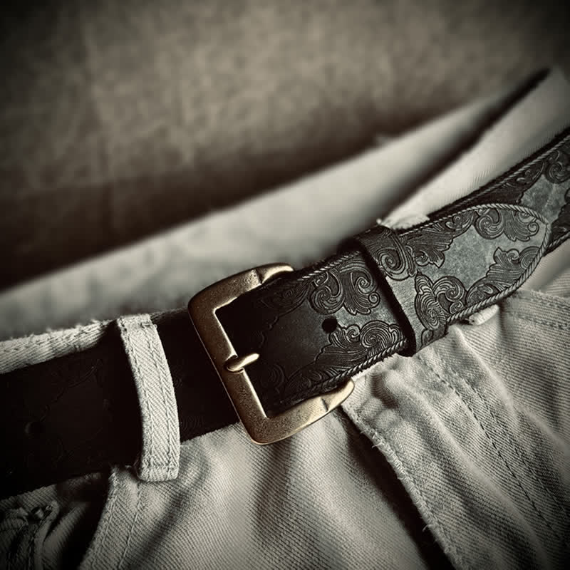 Zarter Vintage-Gürtel mit Blumenprägung aus Leder