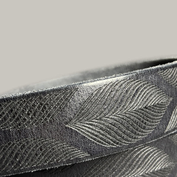 Personalisierter Ledergürtel mit geprägten Pflanzenblättern im Used-Look