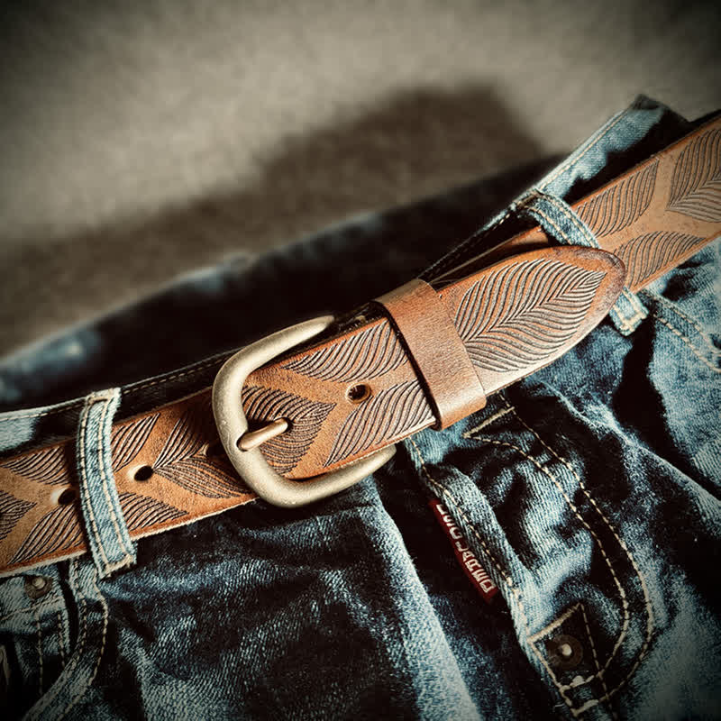 Personalisierter Ledergürtel mit geprägten Pflanzenblättern im Used-Look