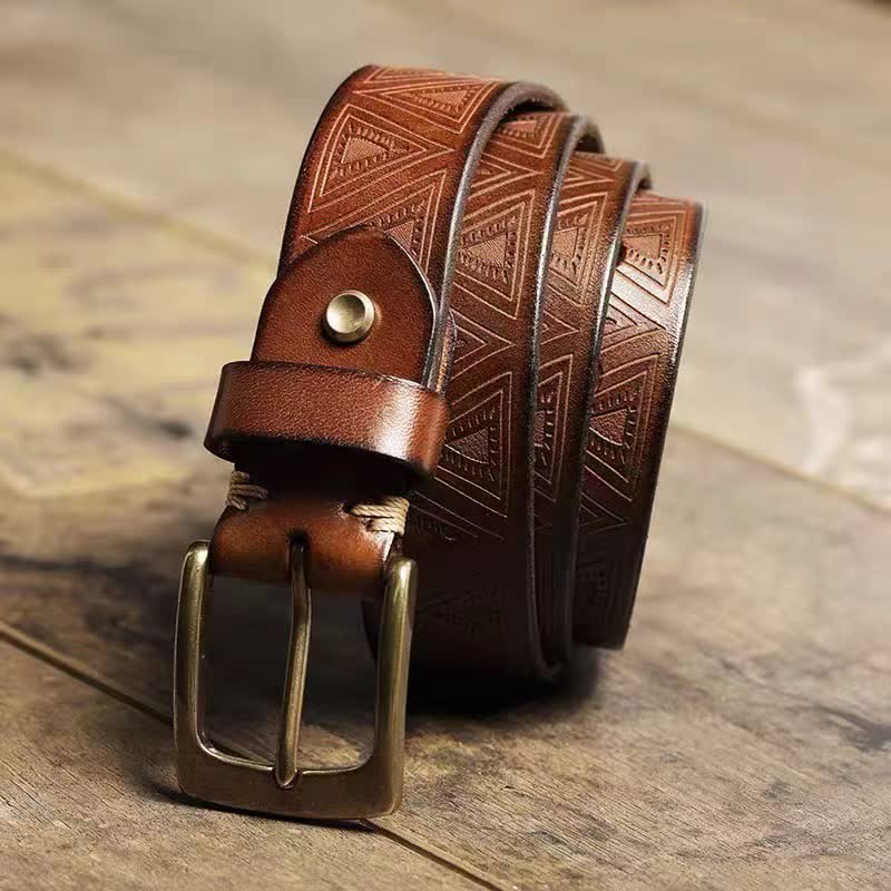 Westlicher Gürtel mit Dreiecksprägung aus Leder