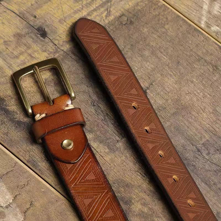 Westlicher Gürtel mit Dreiecksprägung aus Leder