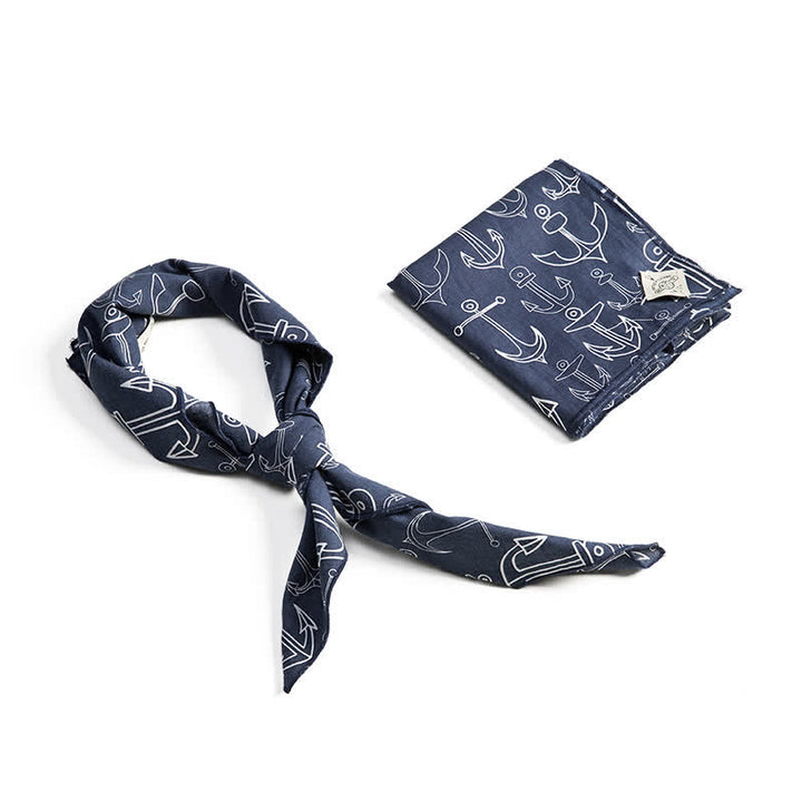 Marineblaues quadratisches Tuch mit Lederschalschnalle