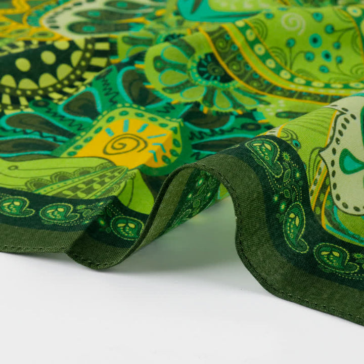 Fantastisches grünes Paisley-Quadrattuch mit Halstuch-Schnalle
