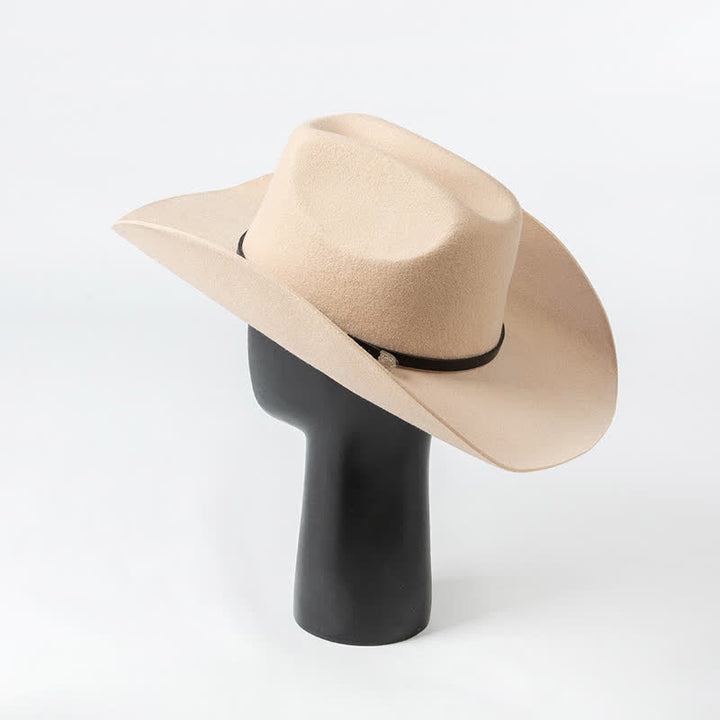 Verschiedene einfarbige schwarze Lederband Cowboyhut