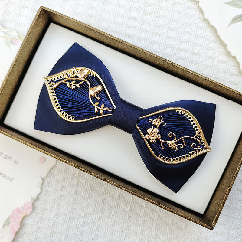 Herren Hochzeitsfliege mit Goldvogel-Blätter-Blumenmuster