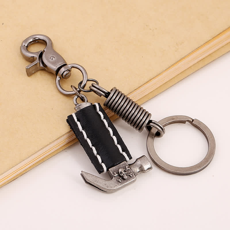 Street Style Hammer geschnitzter Totenkopf Leder-Schlüsselanhänger - Schwarz - image 1