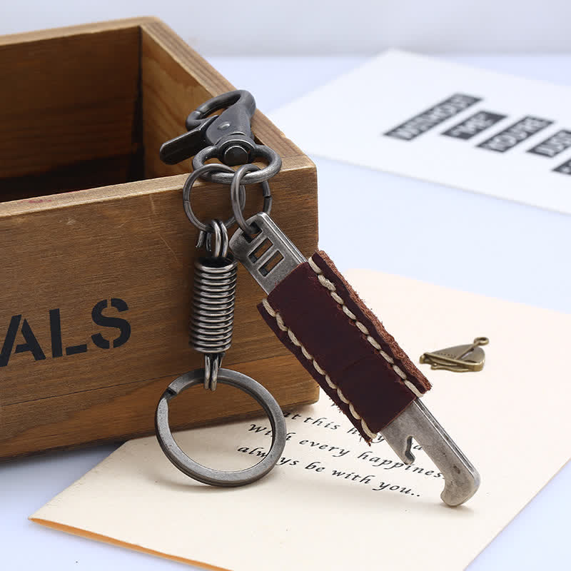 Kreativer Schlüsselanhänger aus Leder in antiker Farbe mit Flaschenöffner - image 2